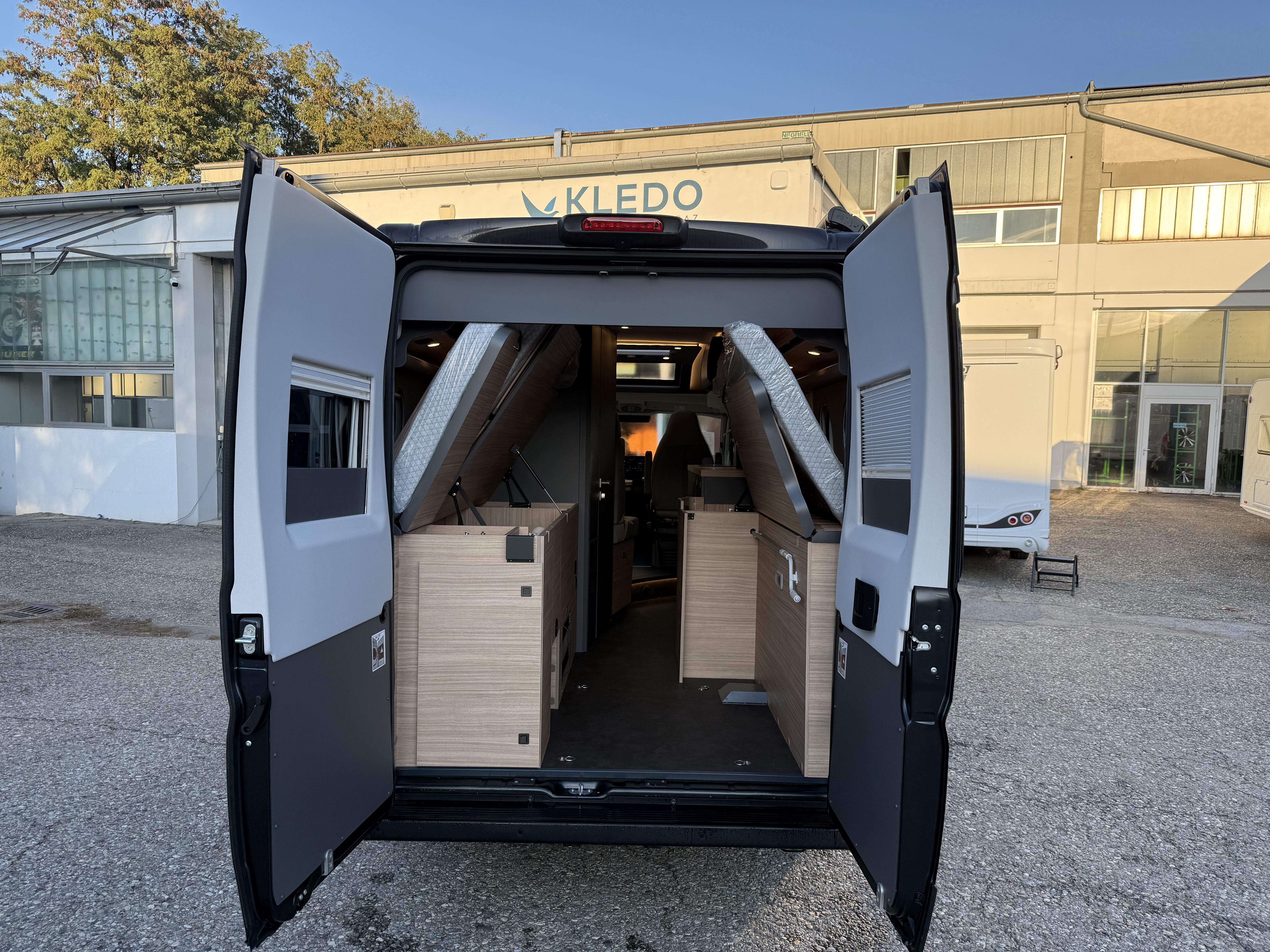 Malibu Van First Class – Two Rooms 640 LE RB charming GT skyview - Bild 6