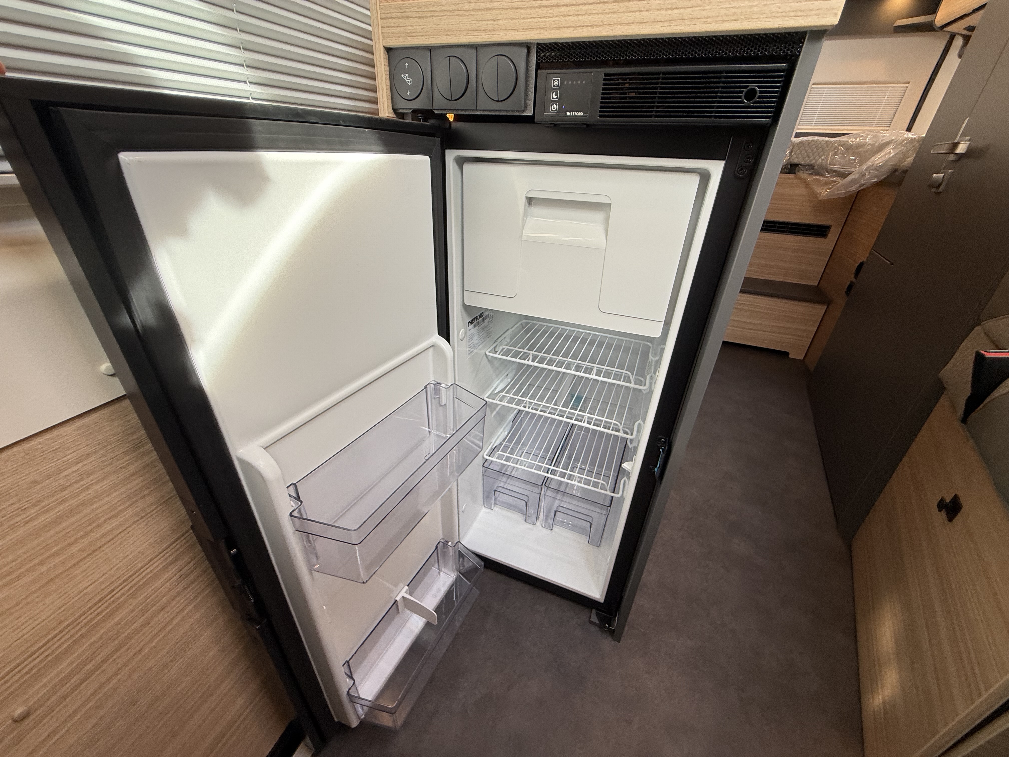 Malibu Van First Class – Two Rooms 640 LE RB charming GT skyview - Bild 11
