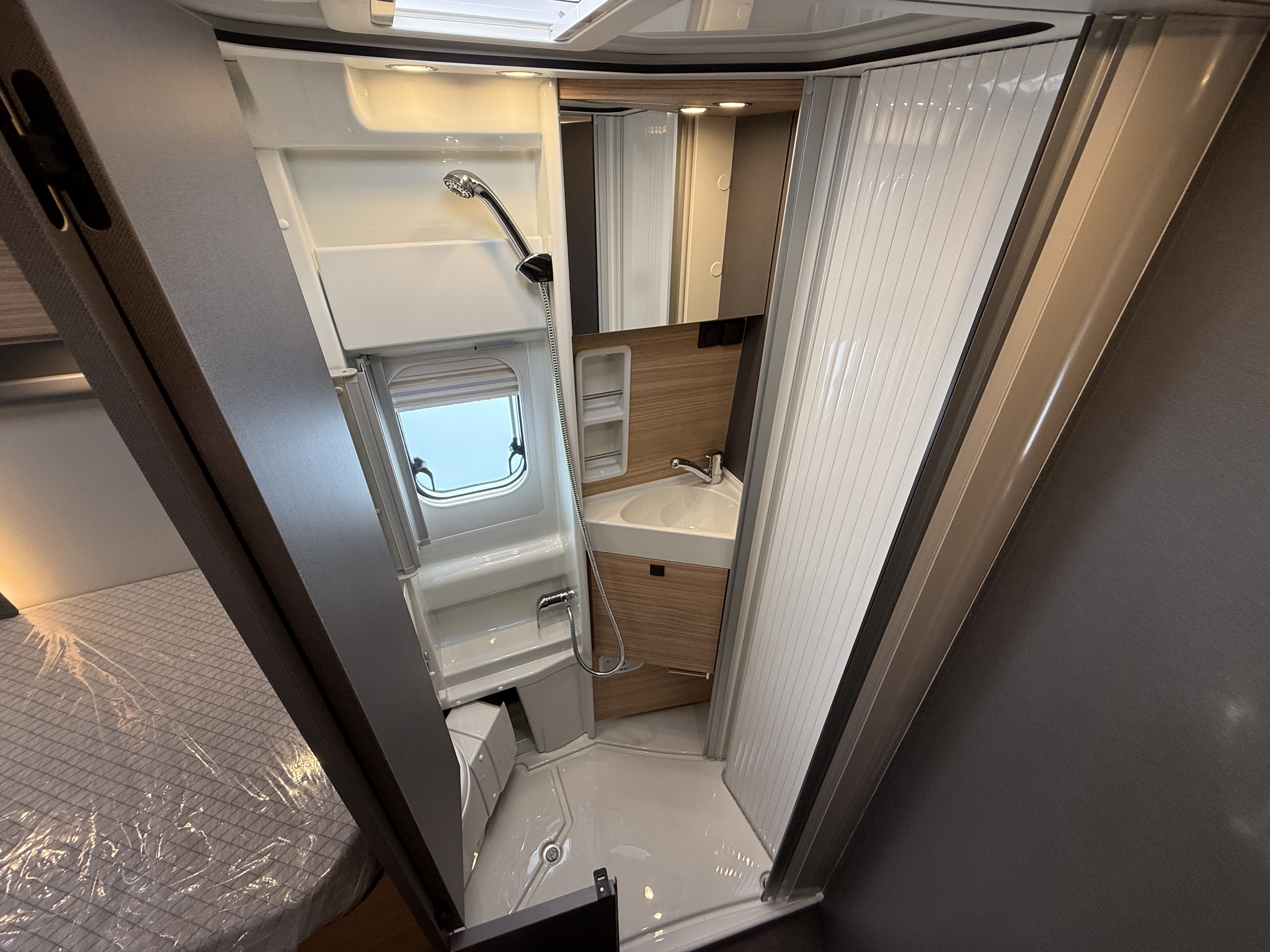 Malibu Van First Class – Two Rooms 640 LE RB charming GT skyview - Bild 26