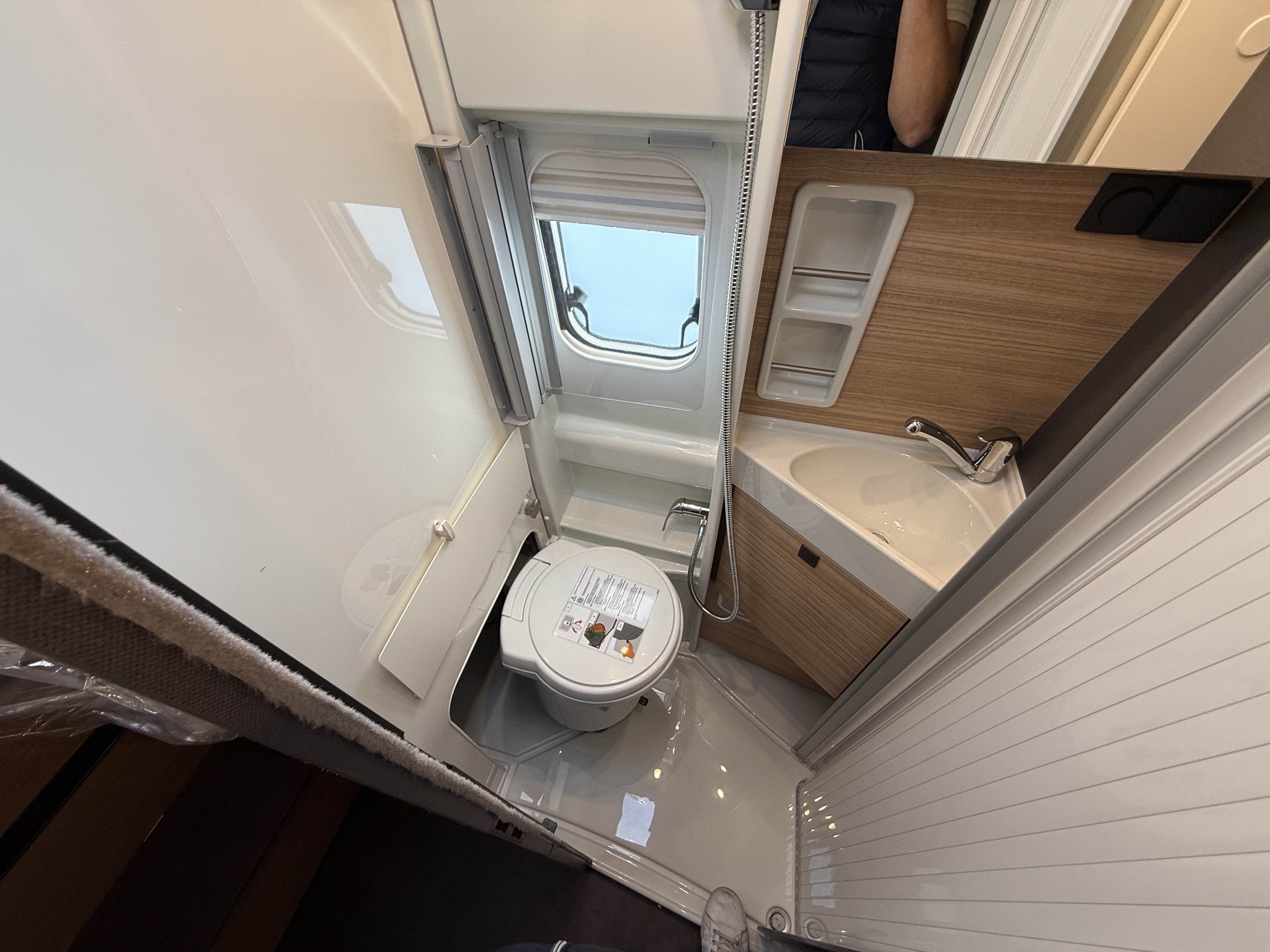 Malibu Van First Class – Two Rooms 640 LE RB charming GT skyview - Bild 28