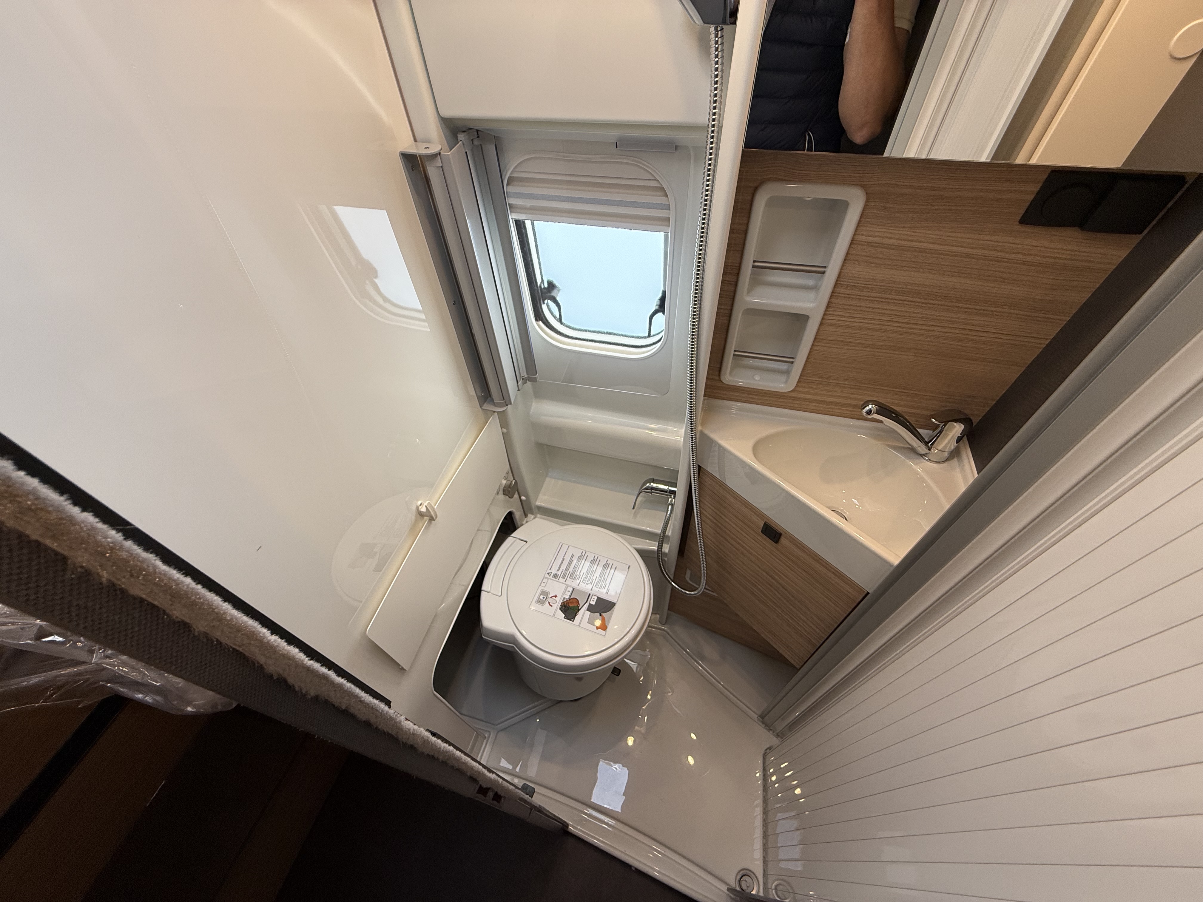 Malibu Van First Class – Two Rooms 640 LE RB charming GT skyview - Bild 29